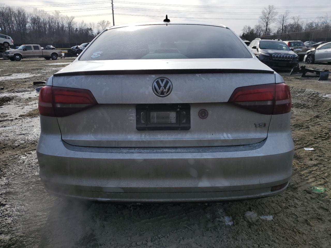 2016 Volkswagen Jetta - Image 6