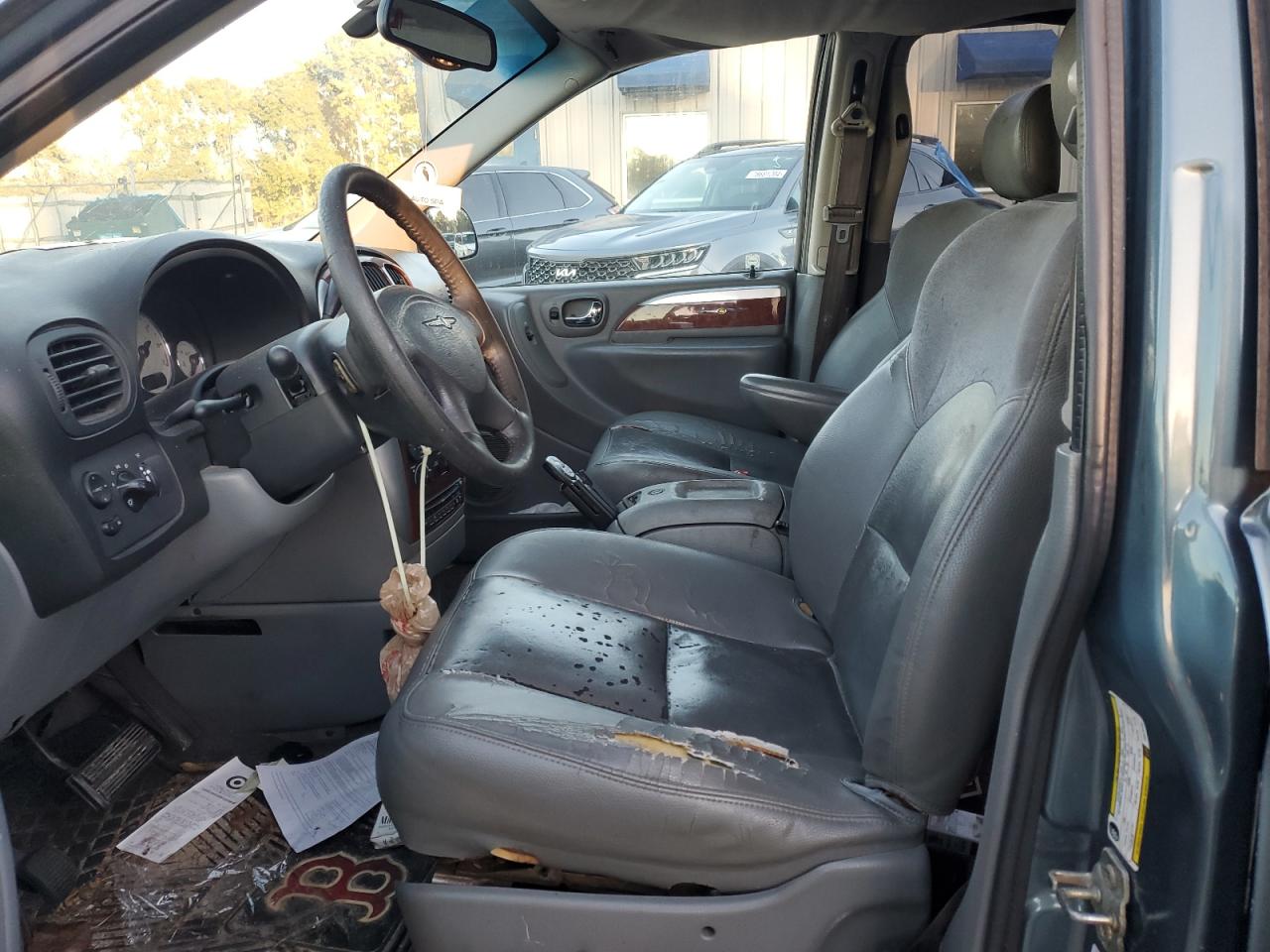 2005 Chrysler Town & Country - Image 7