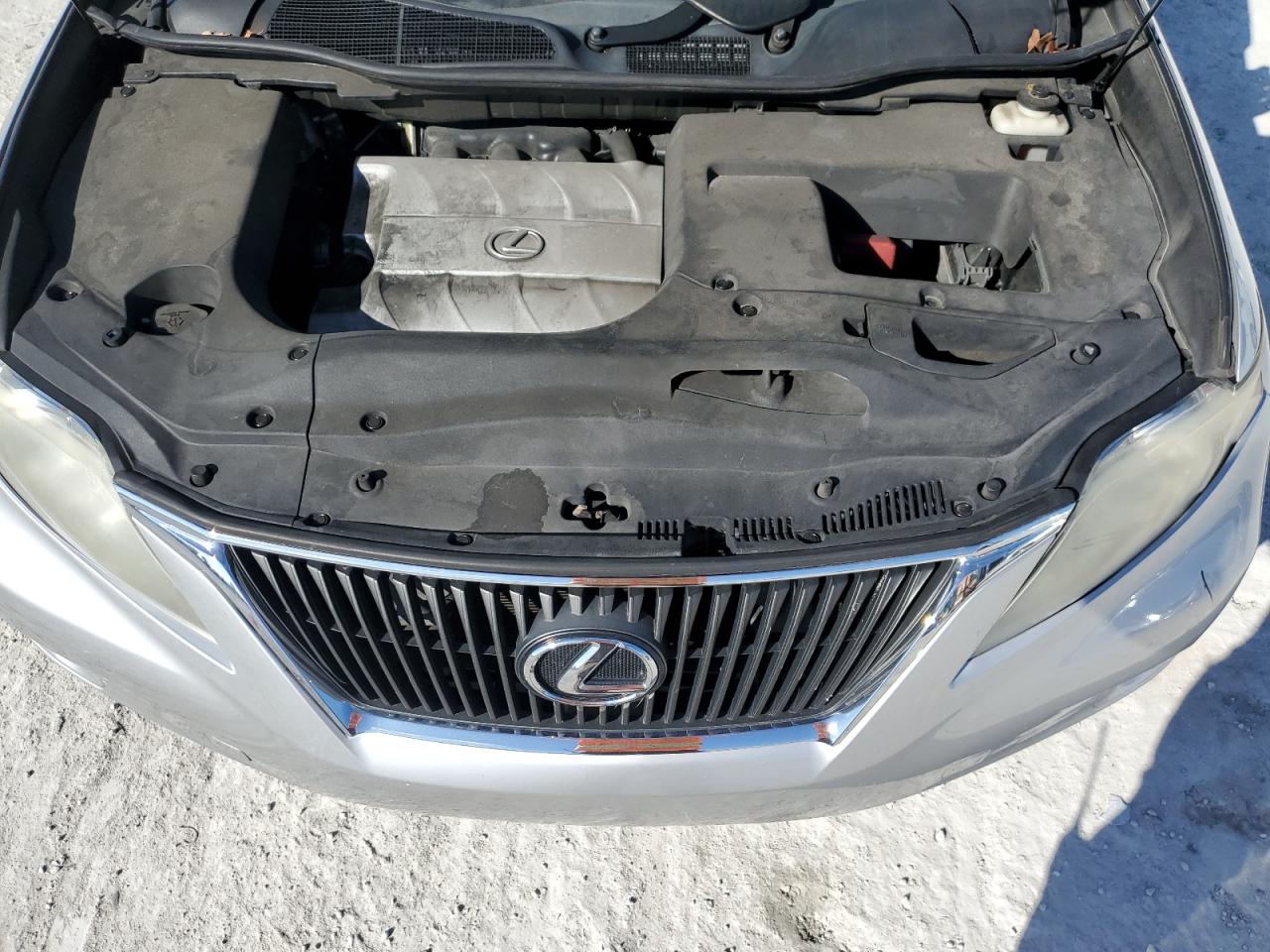2010 Lexus RX - Image 12