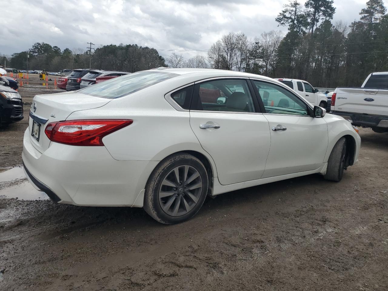 2017 Nissan Altima - Image 3