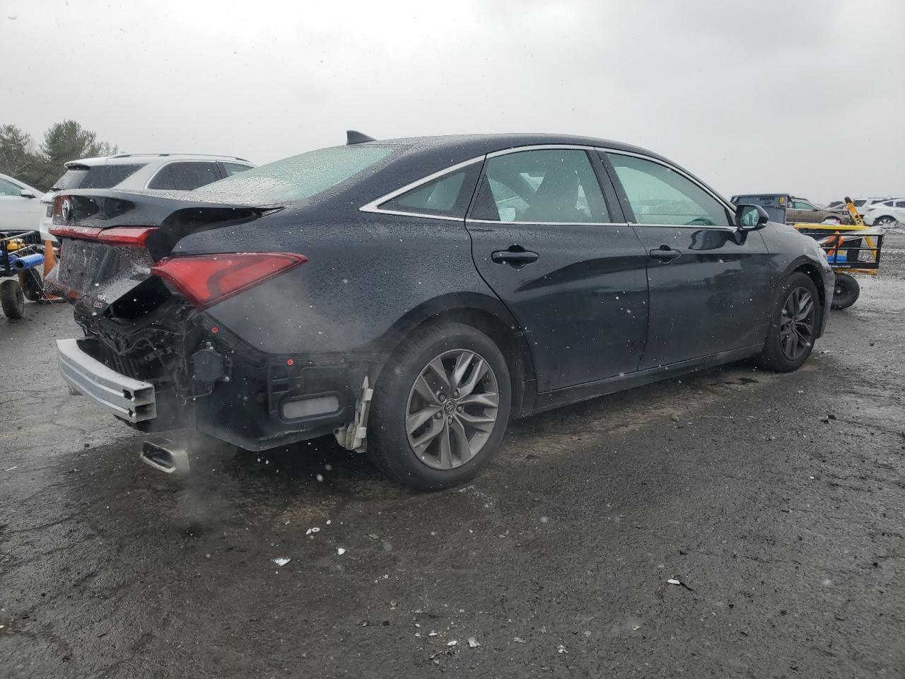 2020 Toyota Avalon - Image 3