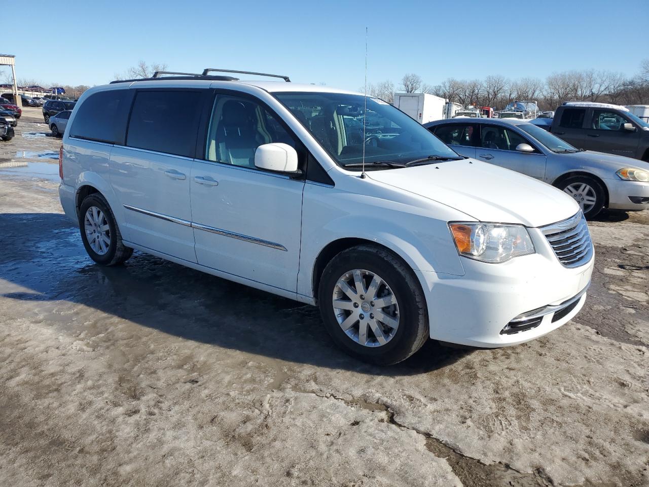 2016 Chrysler Town & Country - Image 4