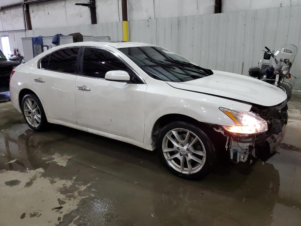 2010 Nissan Maxima - Image 4