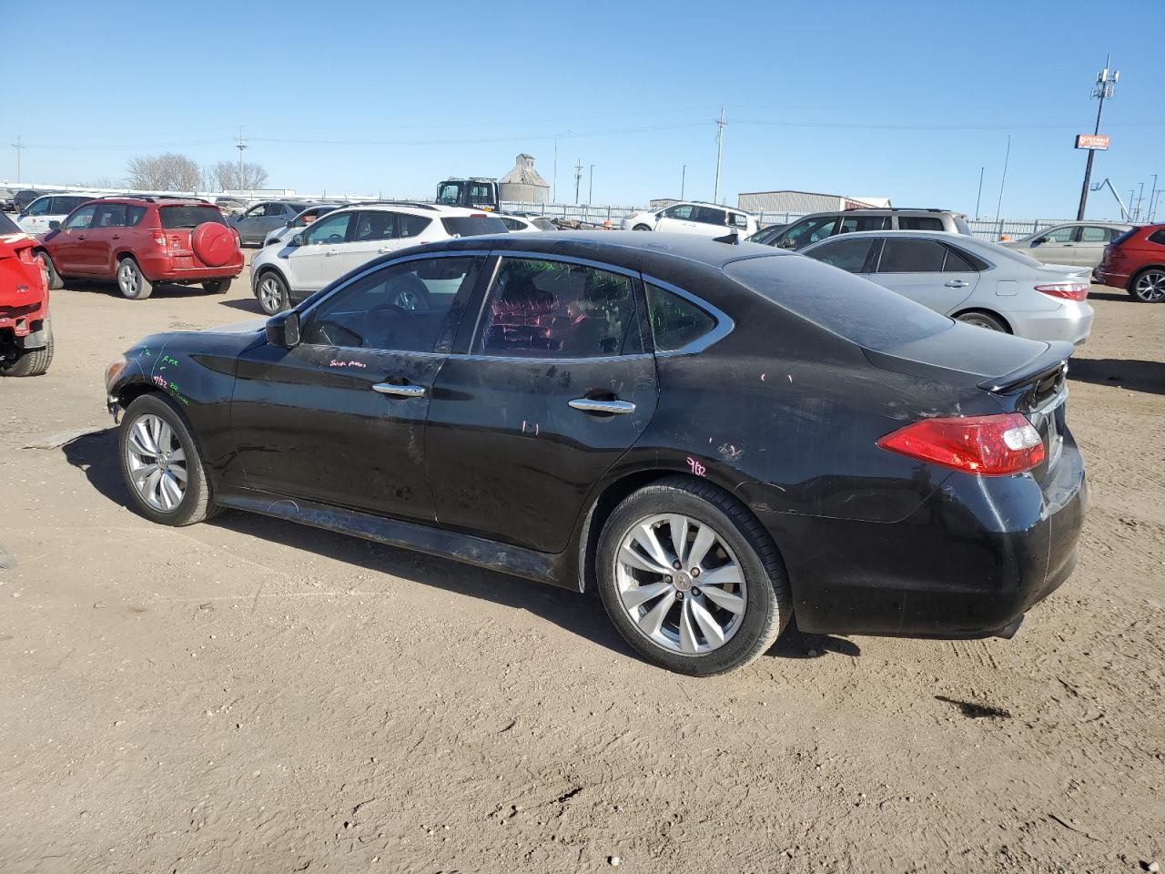 2011 Infiniti M - Image 2