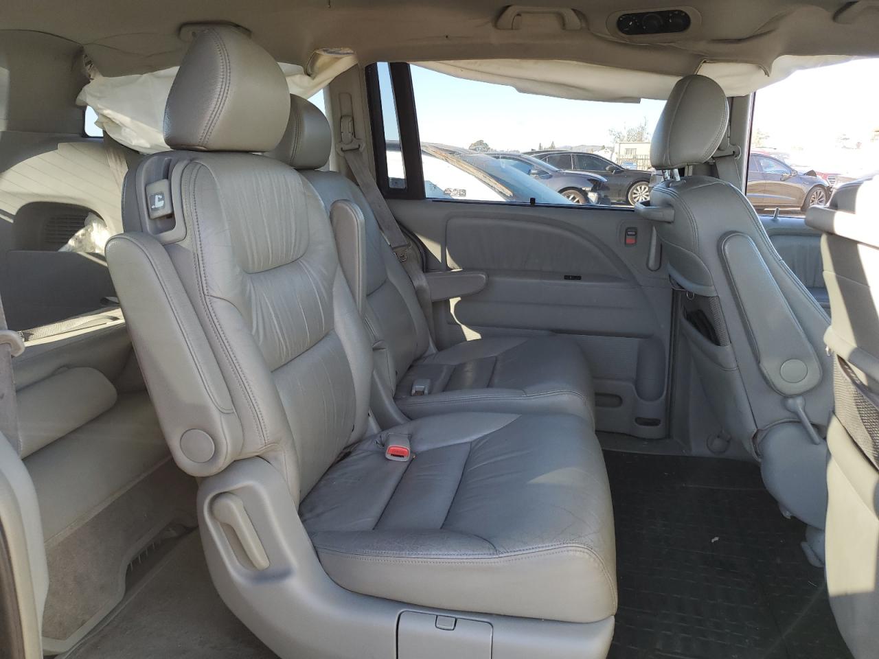 2005 Honda Odyssey - Image 11
