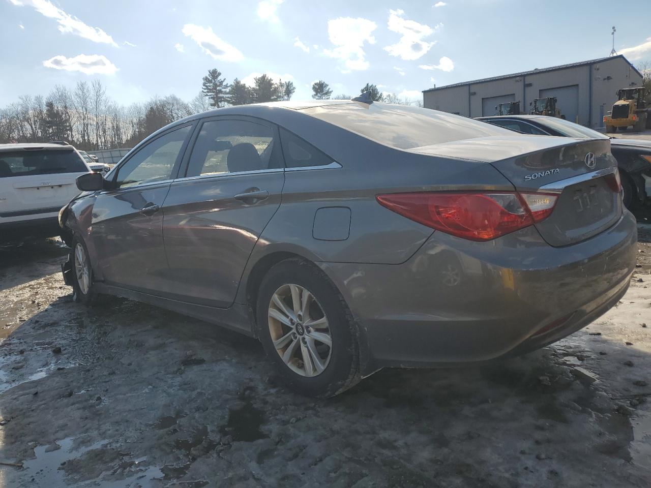 2013 Hyundai Sonata - Image 2
