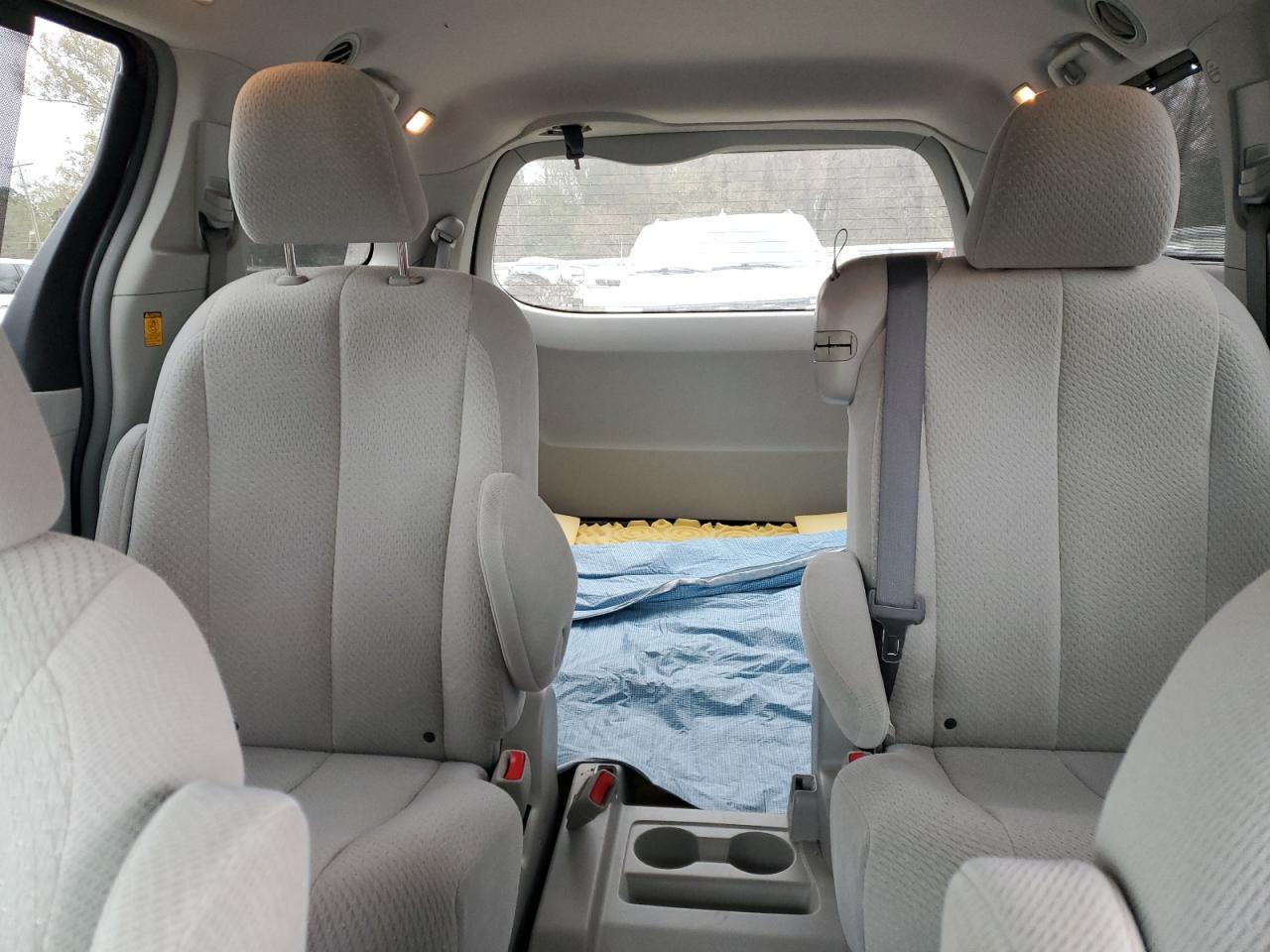 2011 Toyota Sienna - Image 10