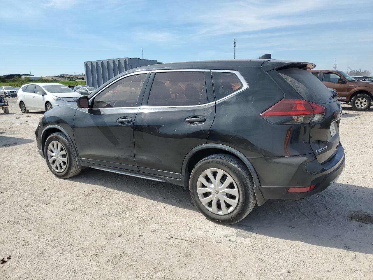 2018 Nissan Rogue - Image 2