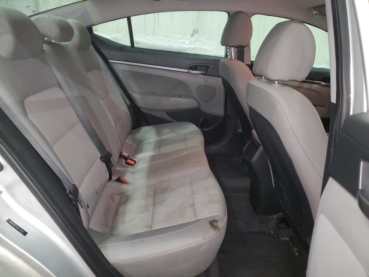 2017 Hyundai Elantra - Image 10