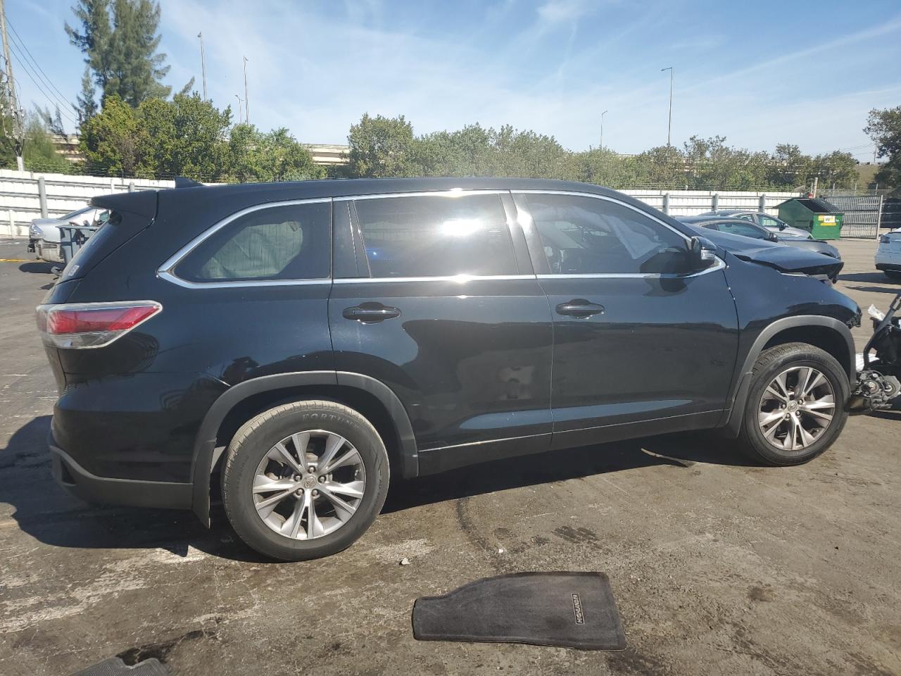 2015 Toyota Highlander - Image 3