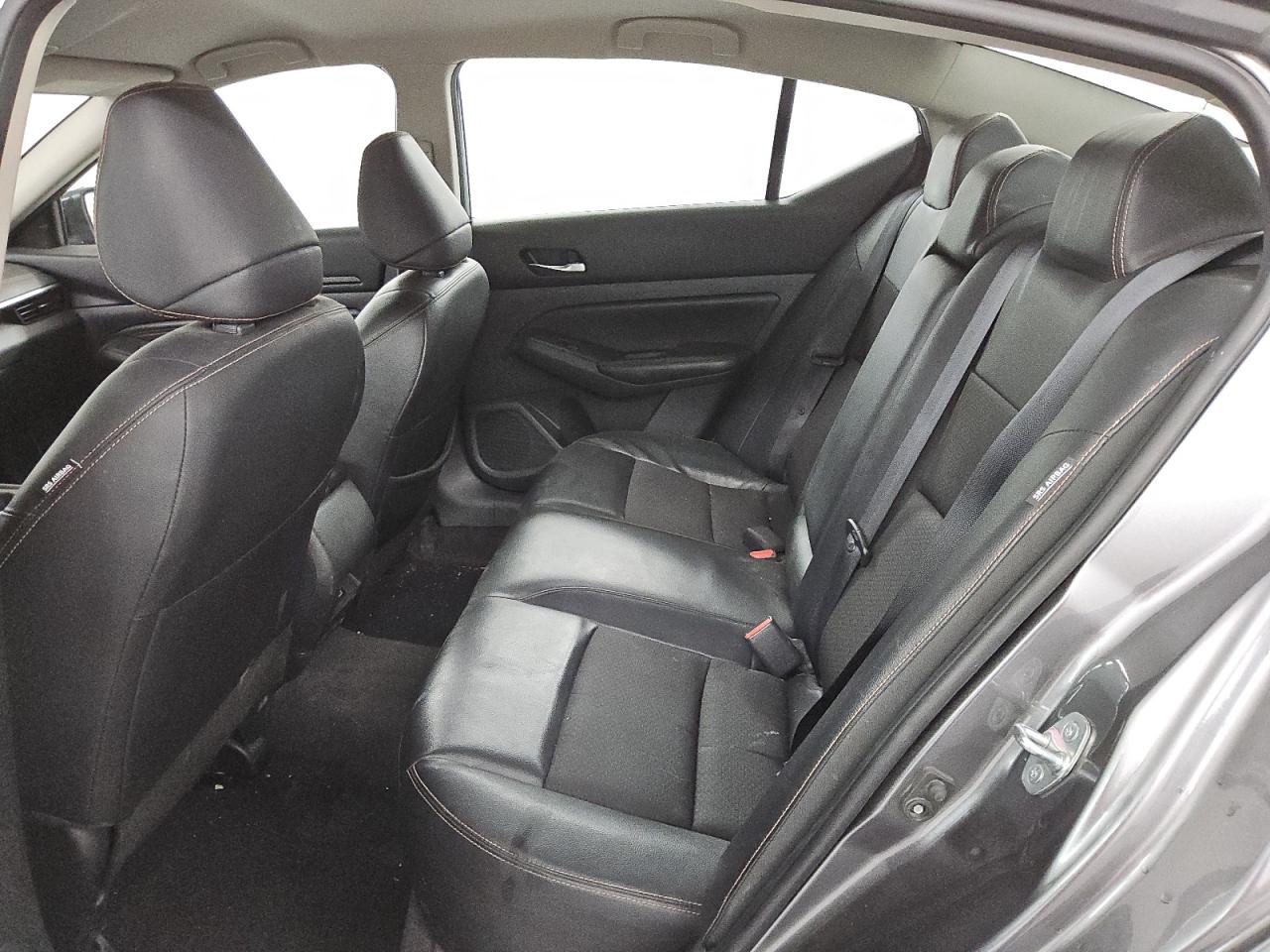 2022 Nissan Altima - Image 10