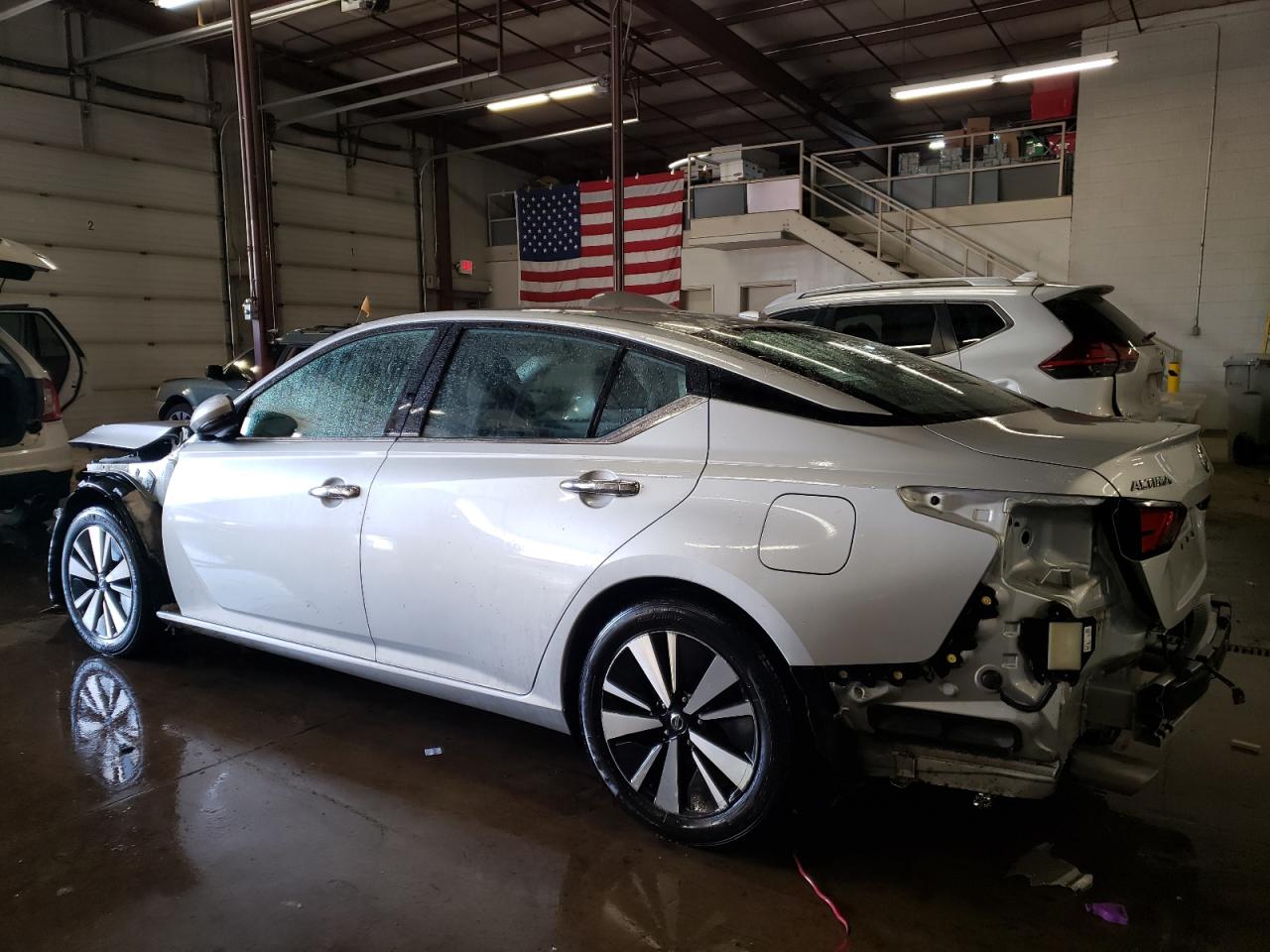 2020 Nissan Altima - Image 2