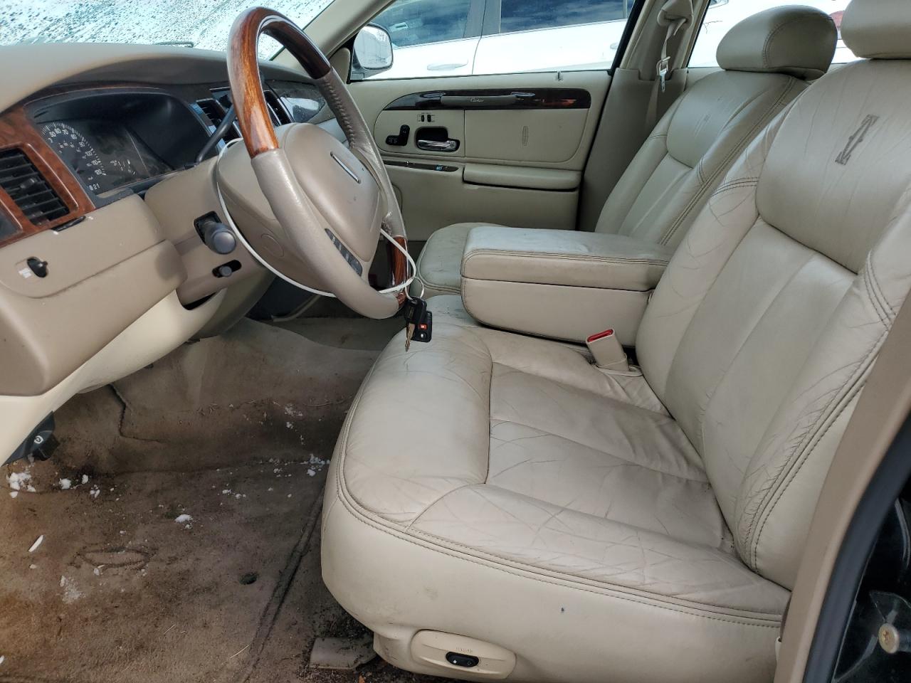 2000 Lincoln Town Car Cartier VIN: 1LNHM83W5YY891773 Lot: 61326375