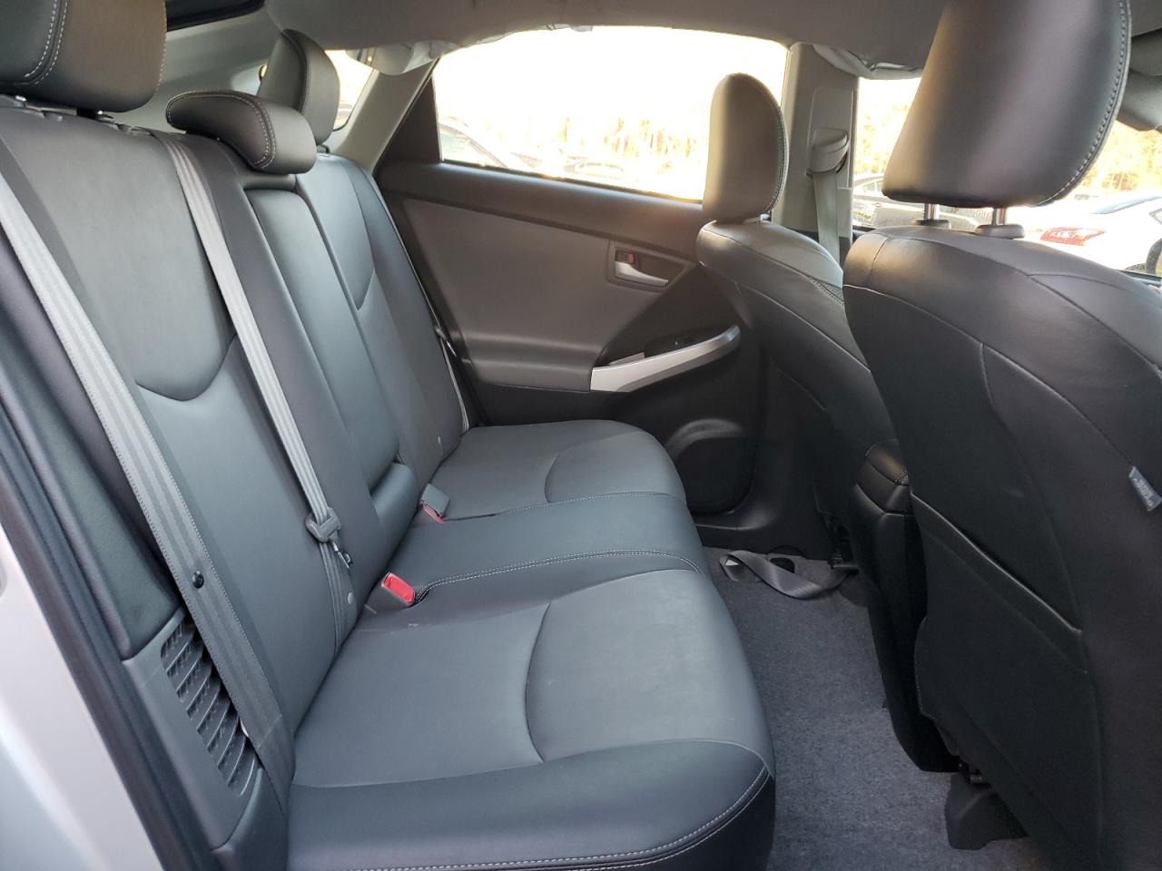 2015 Toyota Prius - Image 10