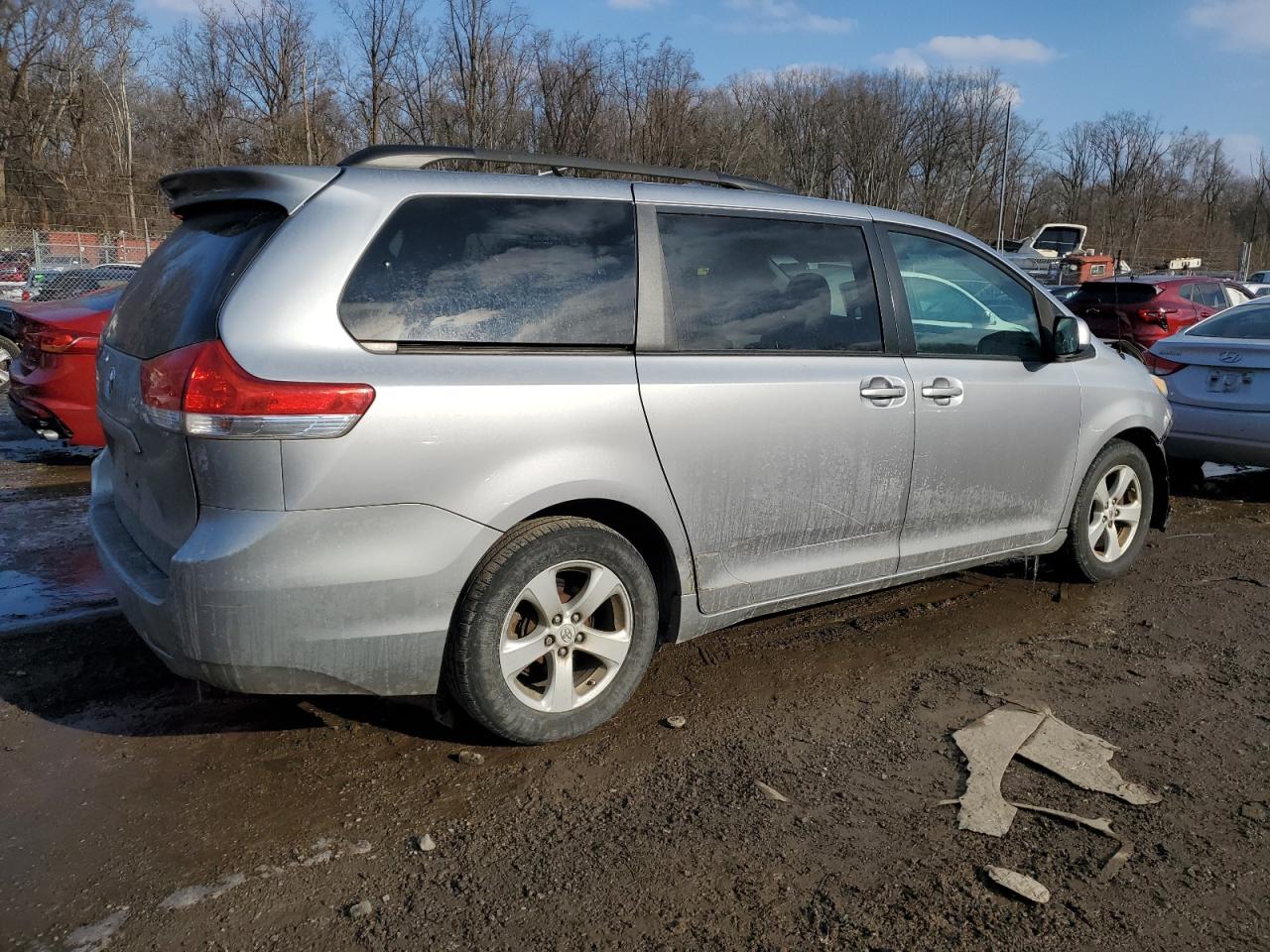 2011 Toyota Sienna - Image 3
