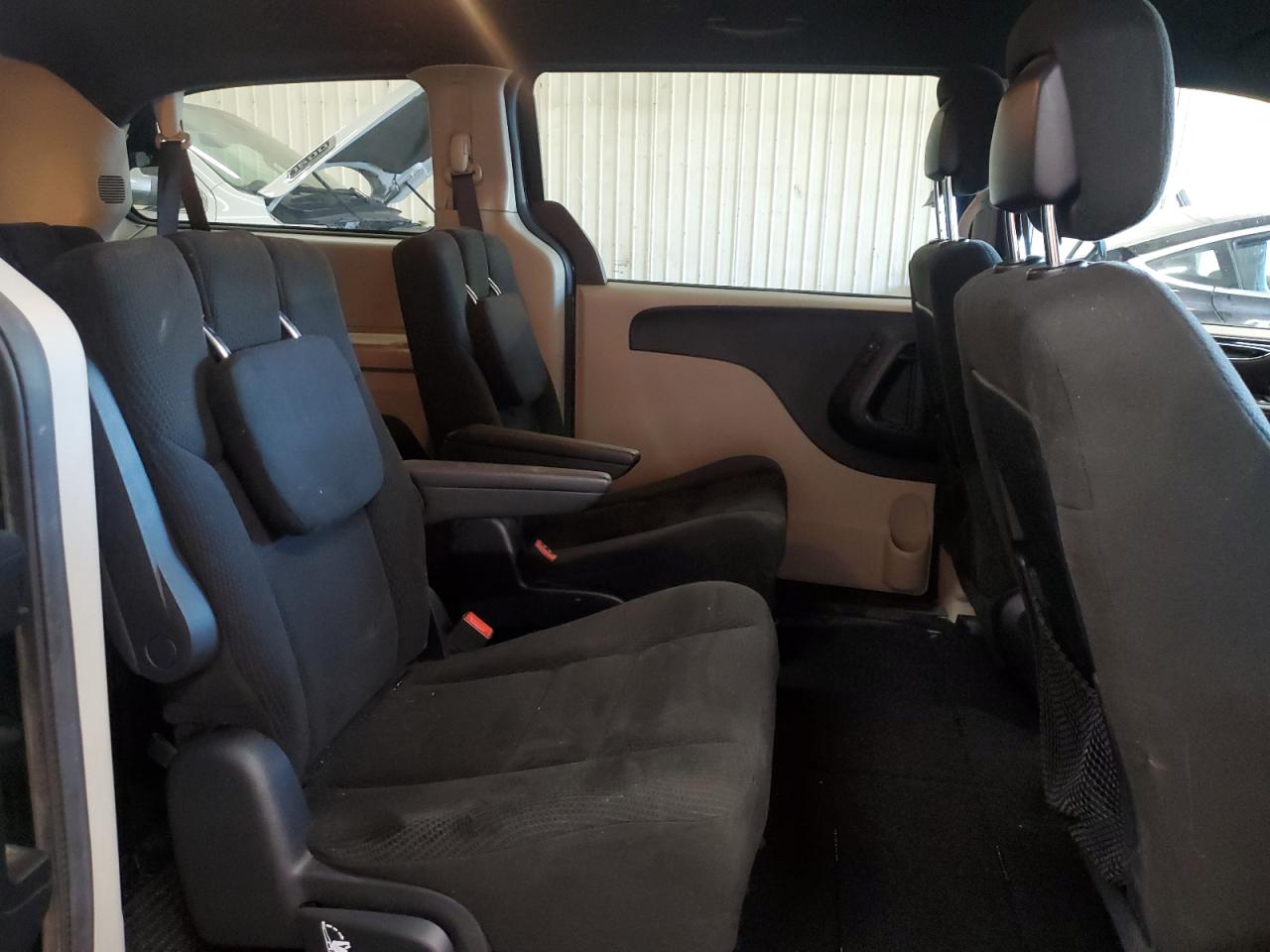 2017 Dodge Caravan - Image 11