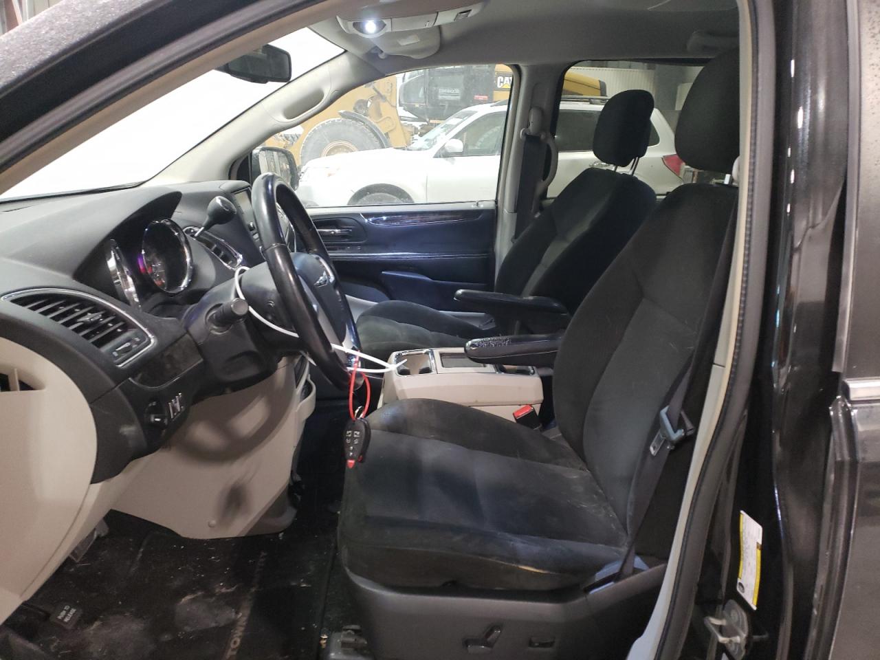 2016 Chrysler Town & Country - Image 7