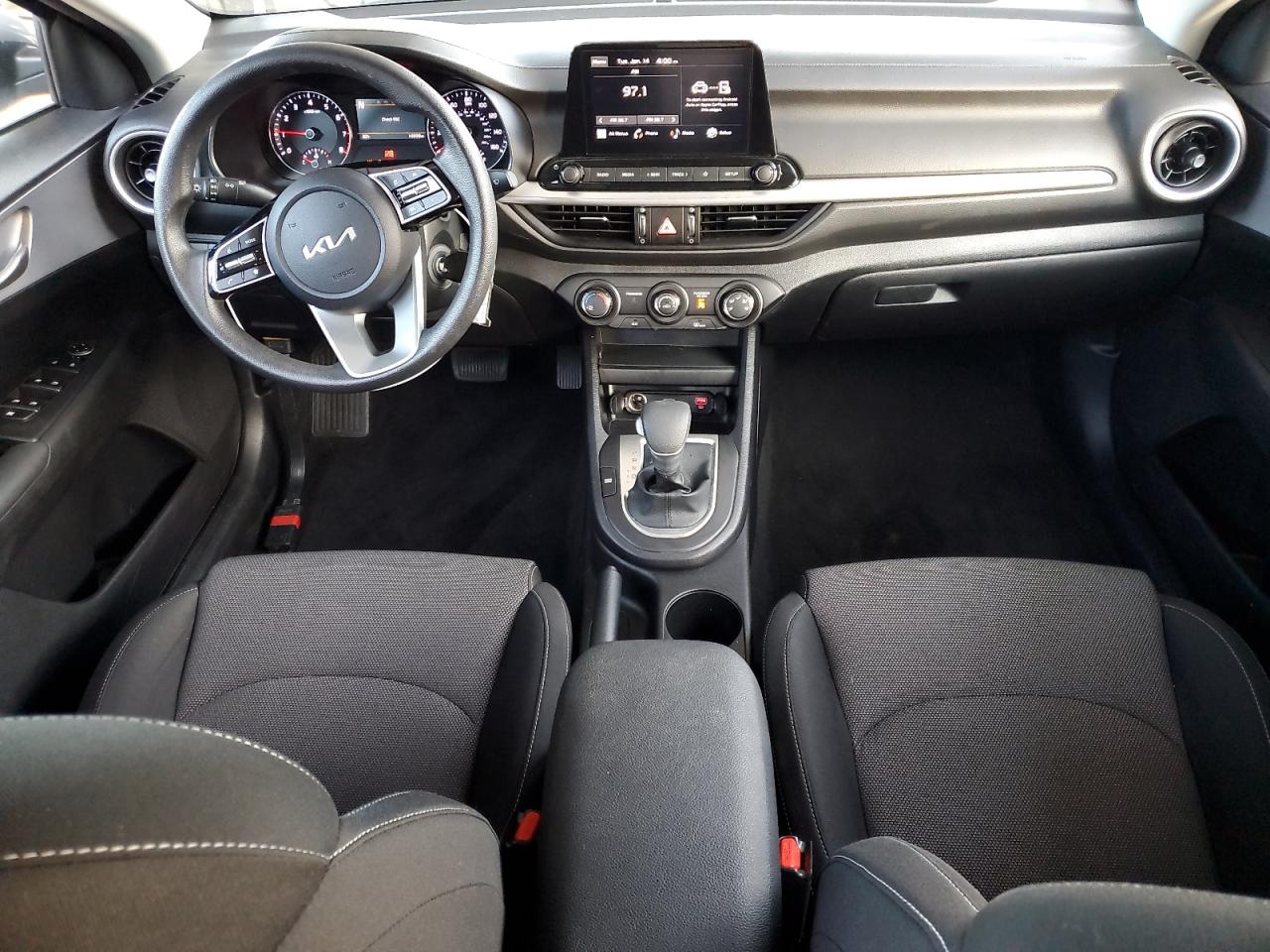 2024 Kia Forte - Image 8