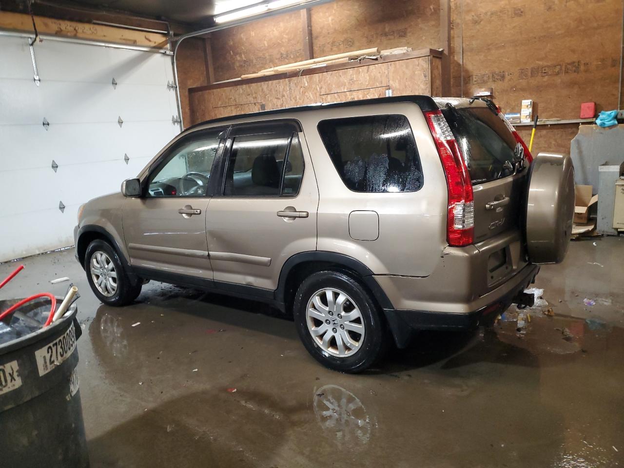 2005 Honda CR-V - Image 2