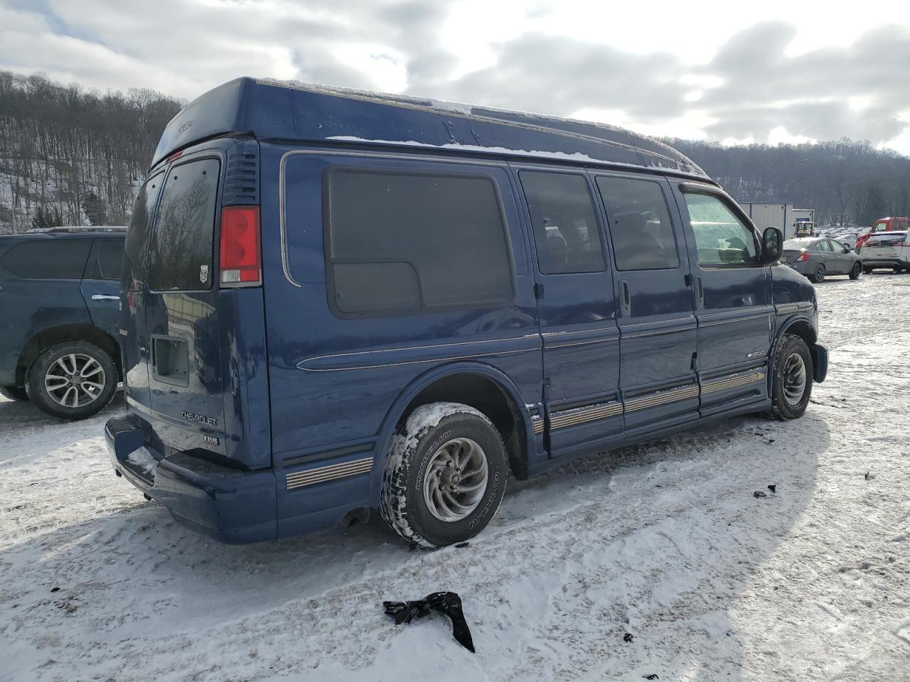 2000 Chevrolet Express - Image 3