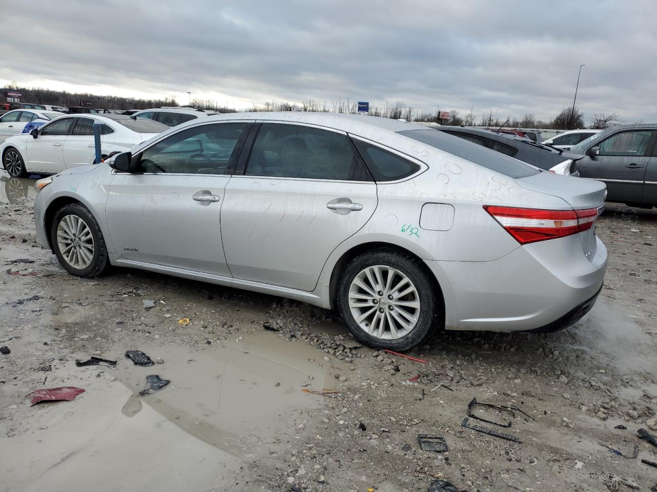 2013 Toyota Avalon - Image 2