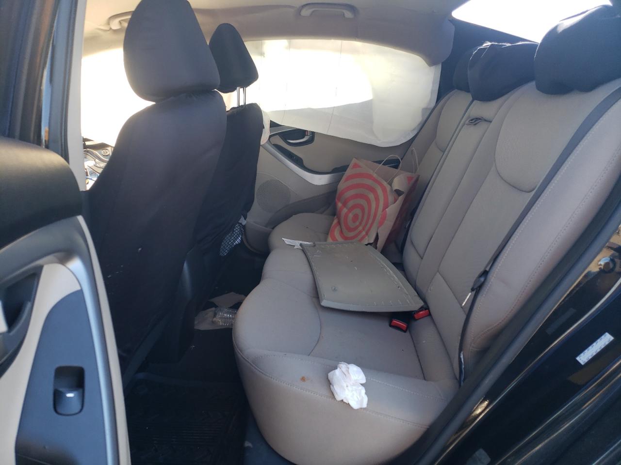 2016 Hyundai Elantra - Image 10