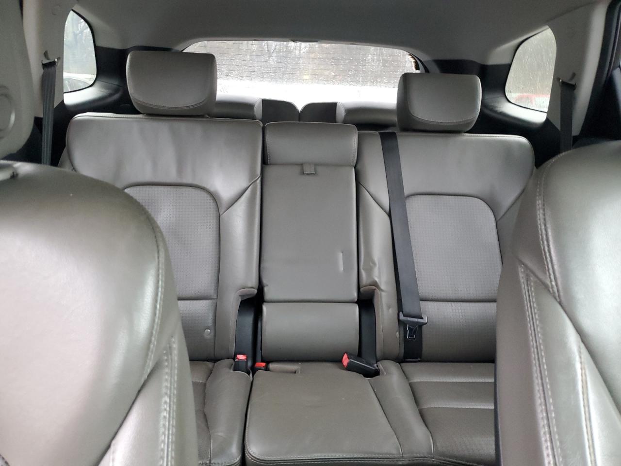 2014 Hyundai Santa Fe - Image 10