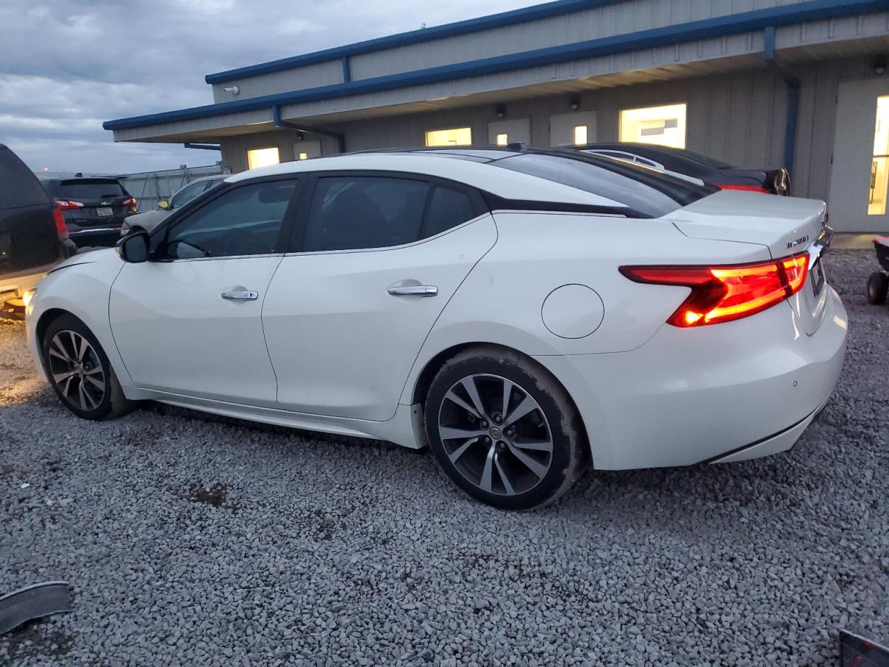 2016 Nissan Maxima - Image 2