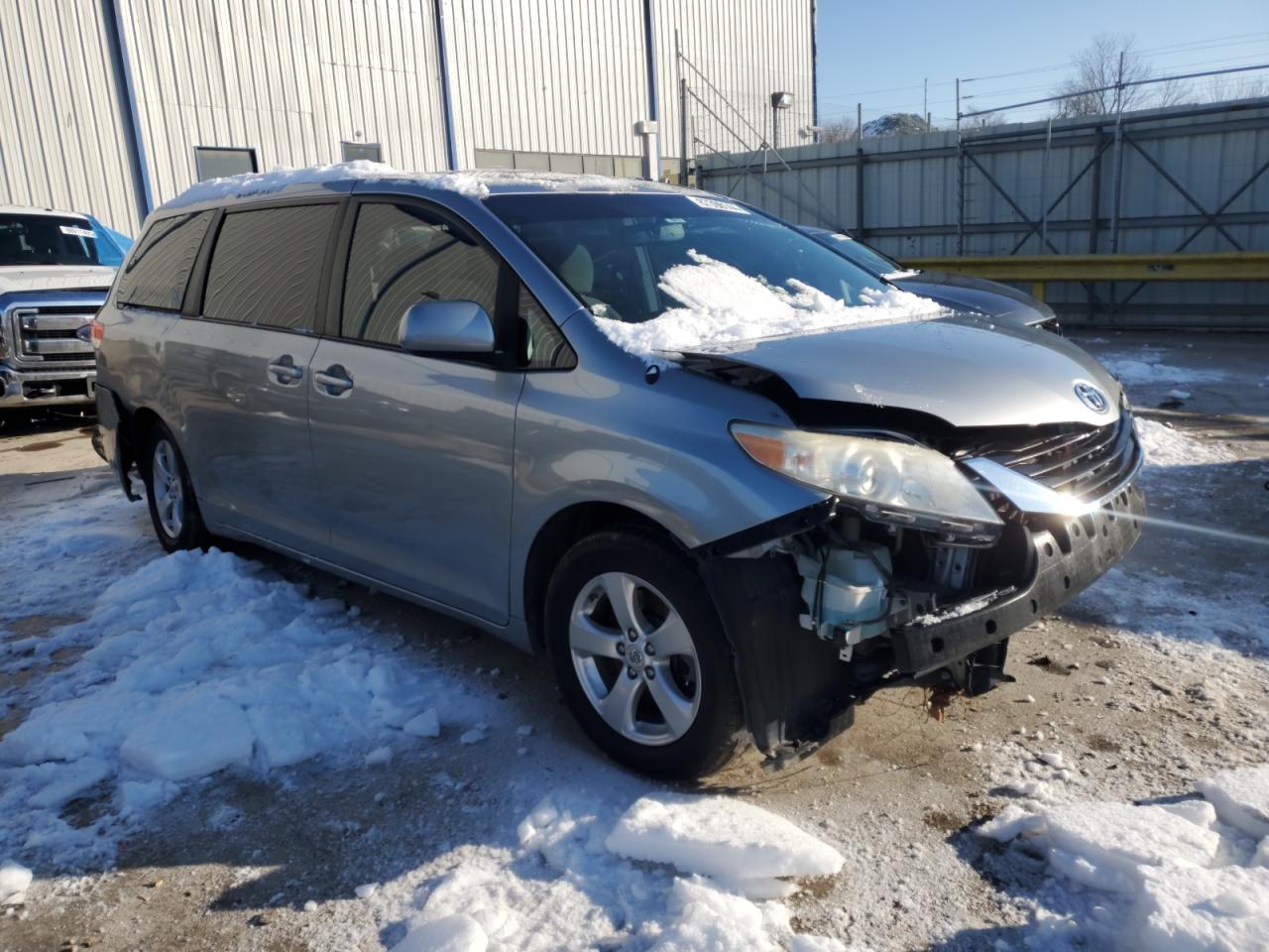 2011 Toyota Sienna - Image 4