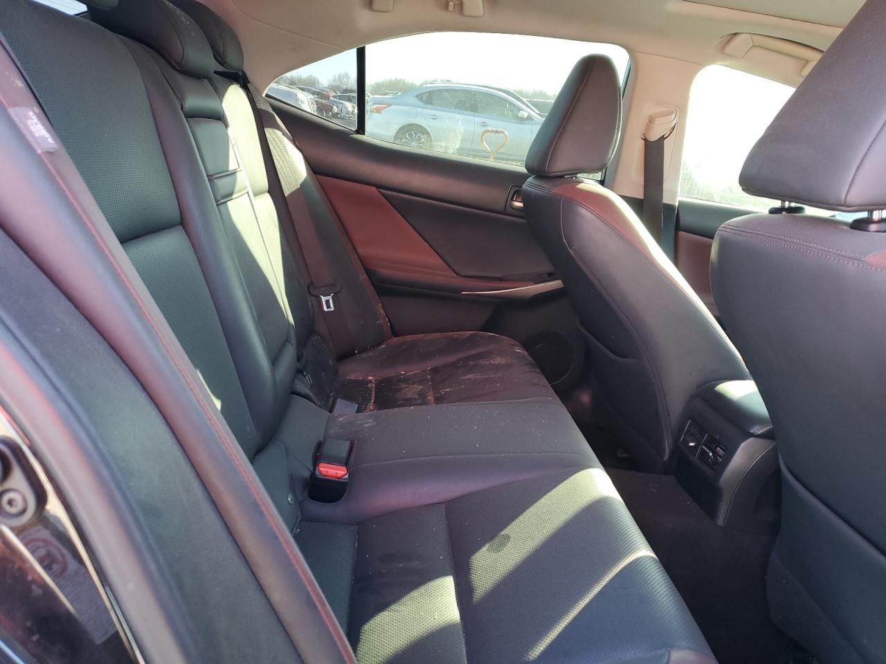 2017 Lexus IS - Image 10