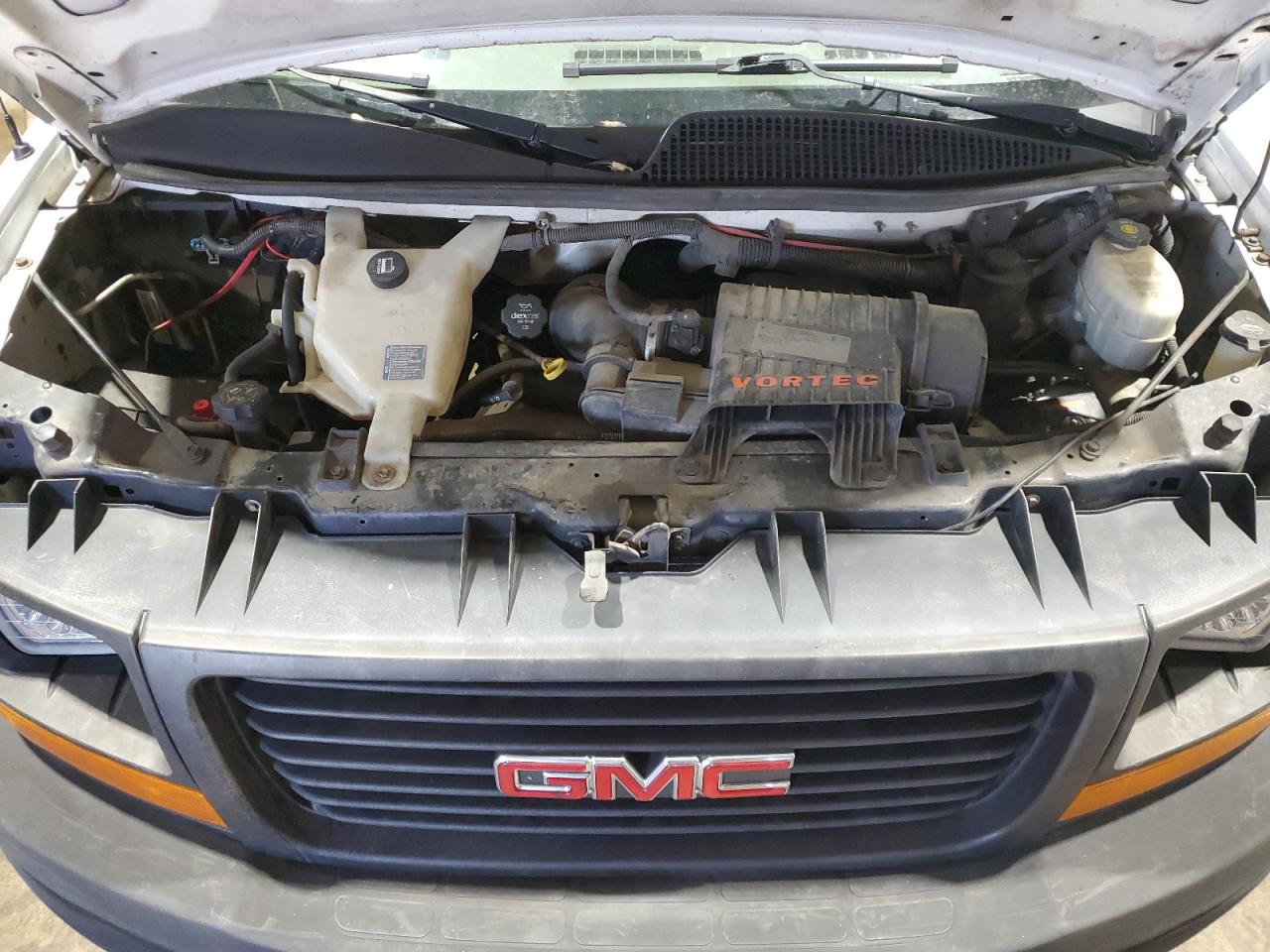2016 GMC Savana - Image 12