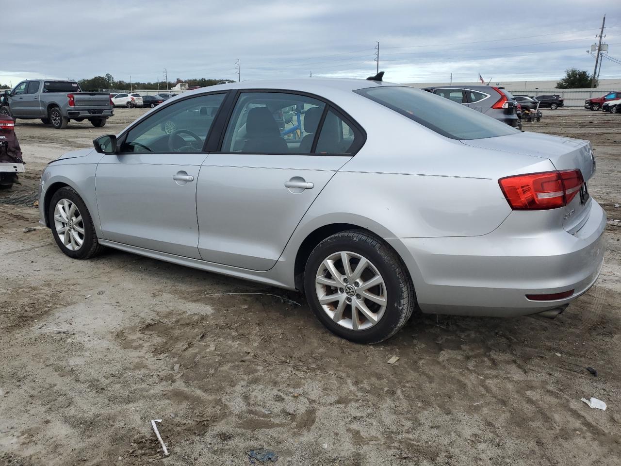 2015 Volkswagen Jetta - Image 2