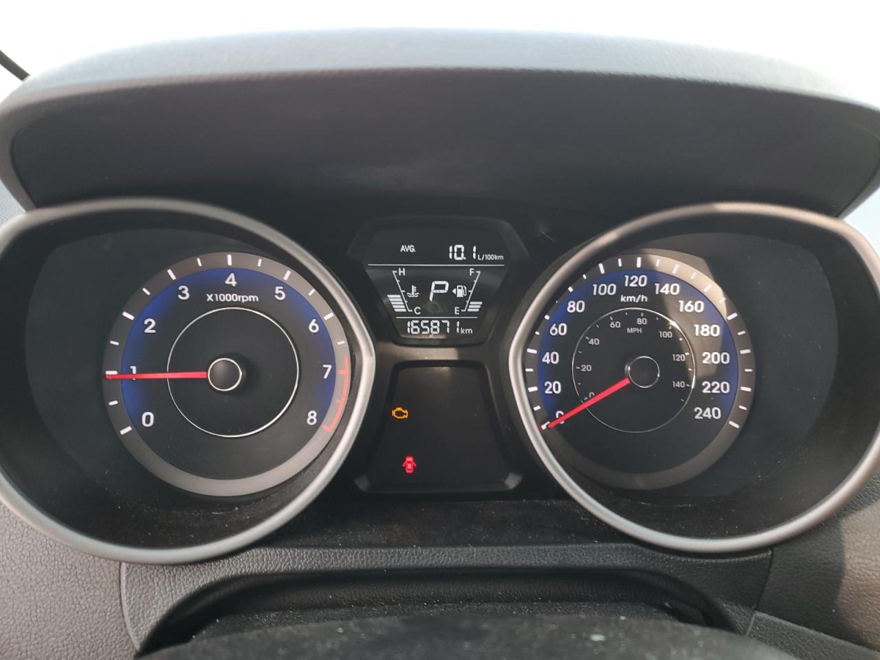 2016 Hyundai Elantra - Image 9