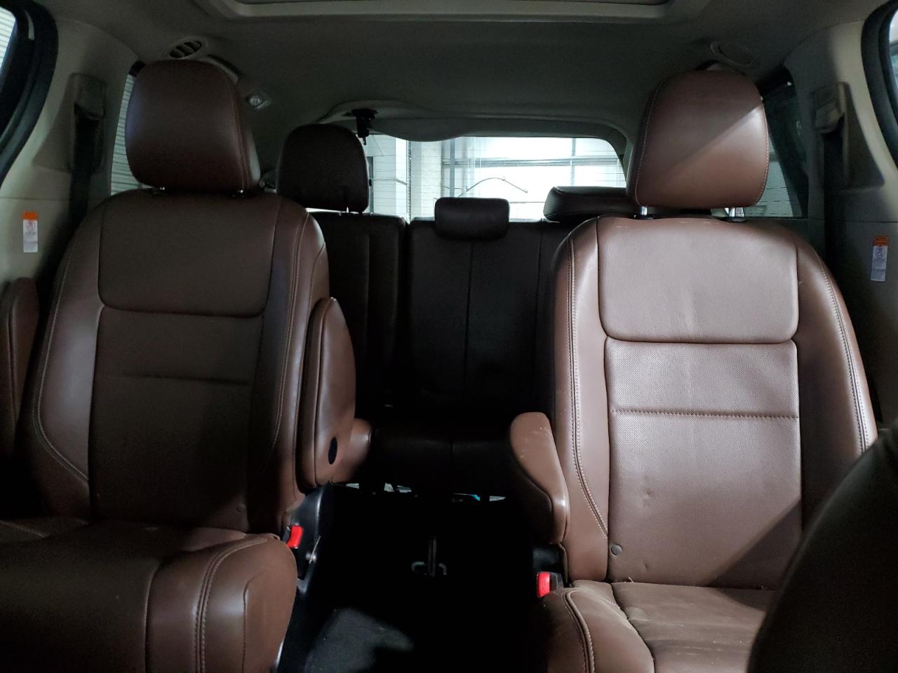 2015 Toyota Sienna - Image 10