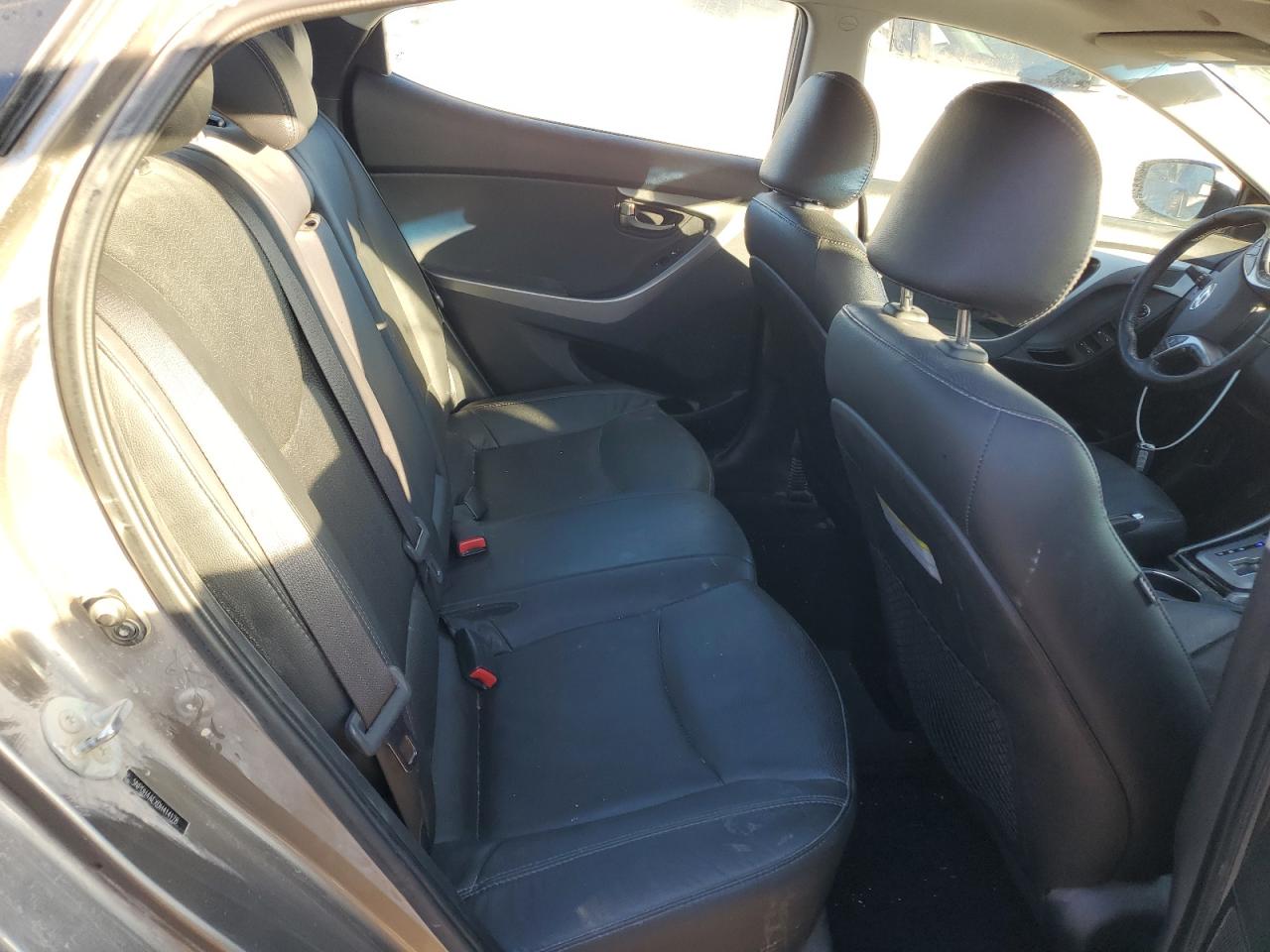 2013 Hyundai Elantra - Image 10
