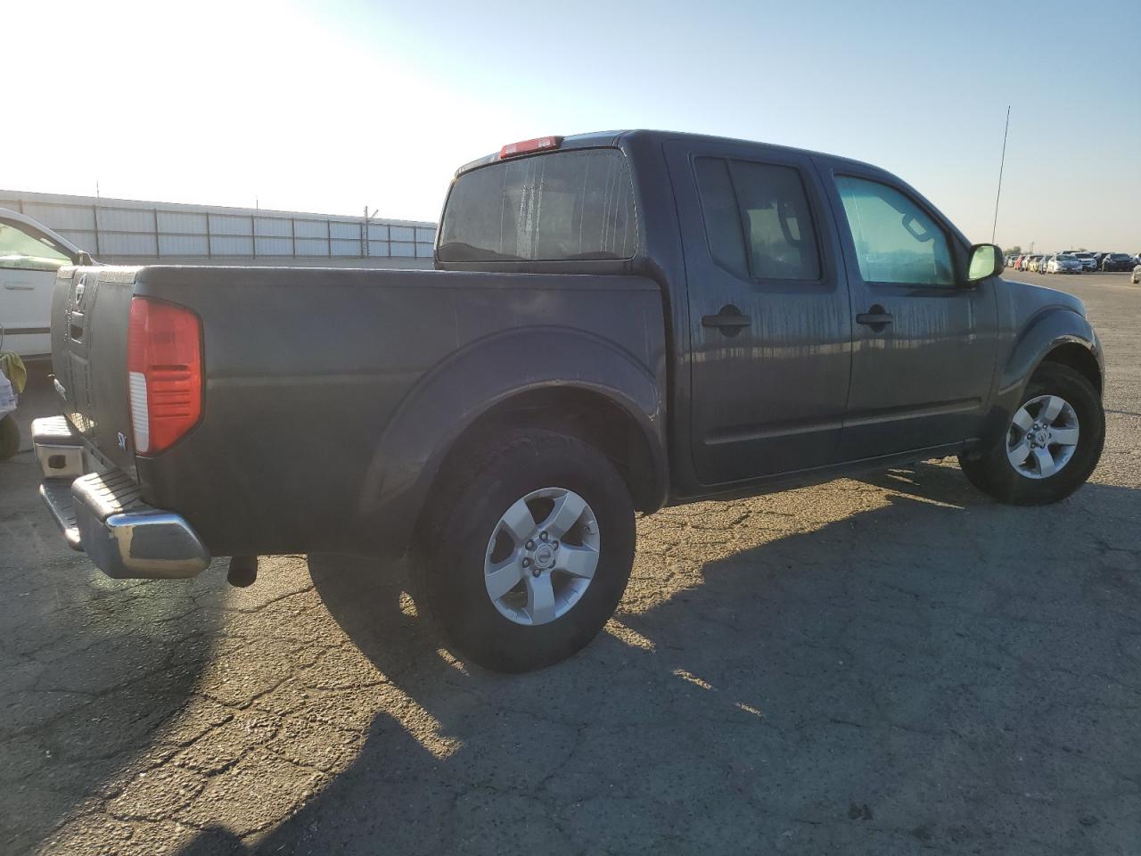 2012 Nissan Navara (Frontier) - Image 3