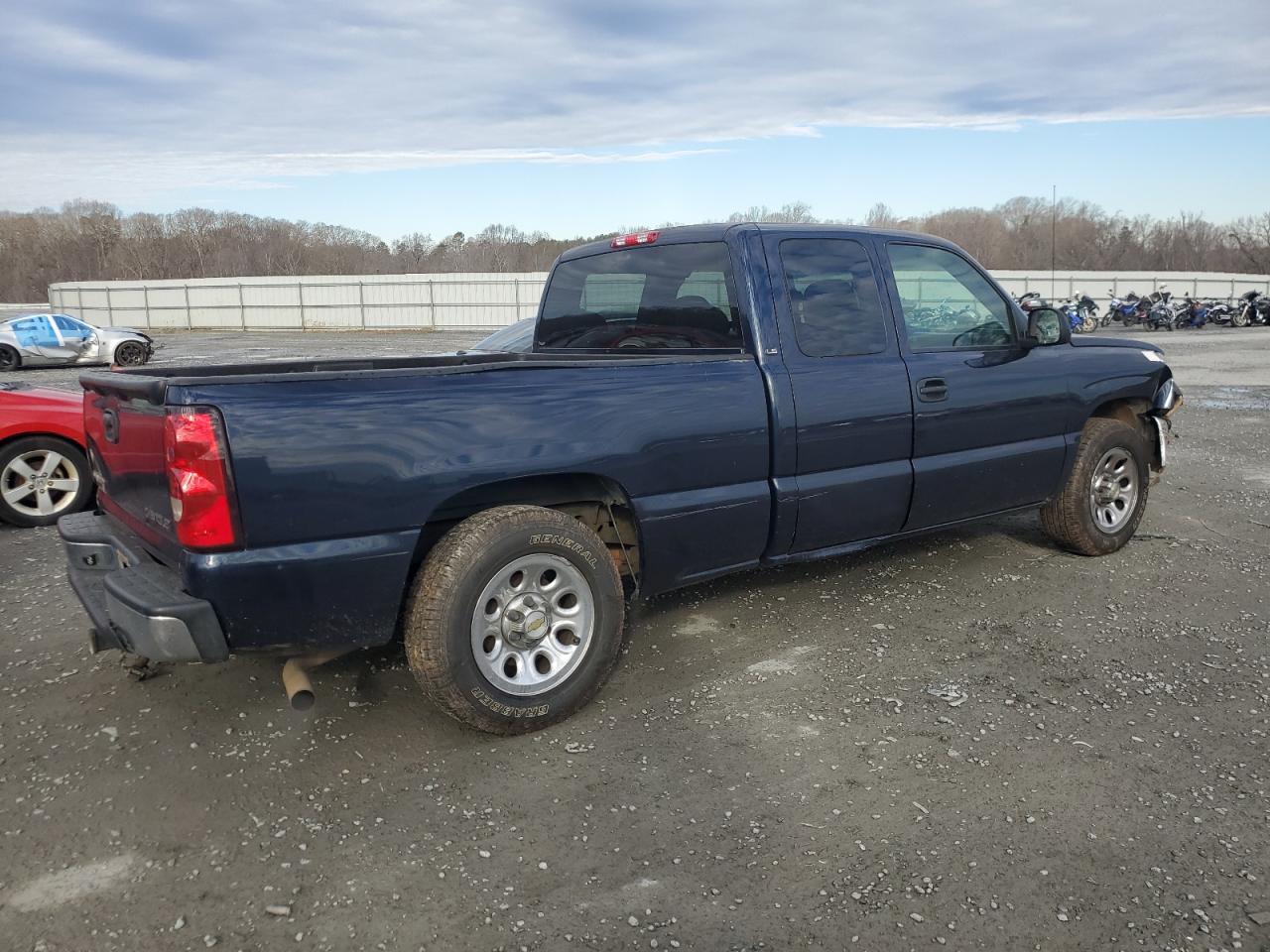 2005 Chevrolet Silverado - Image 3