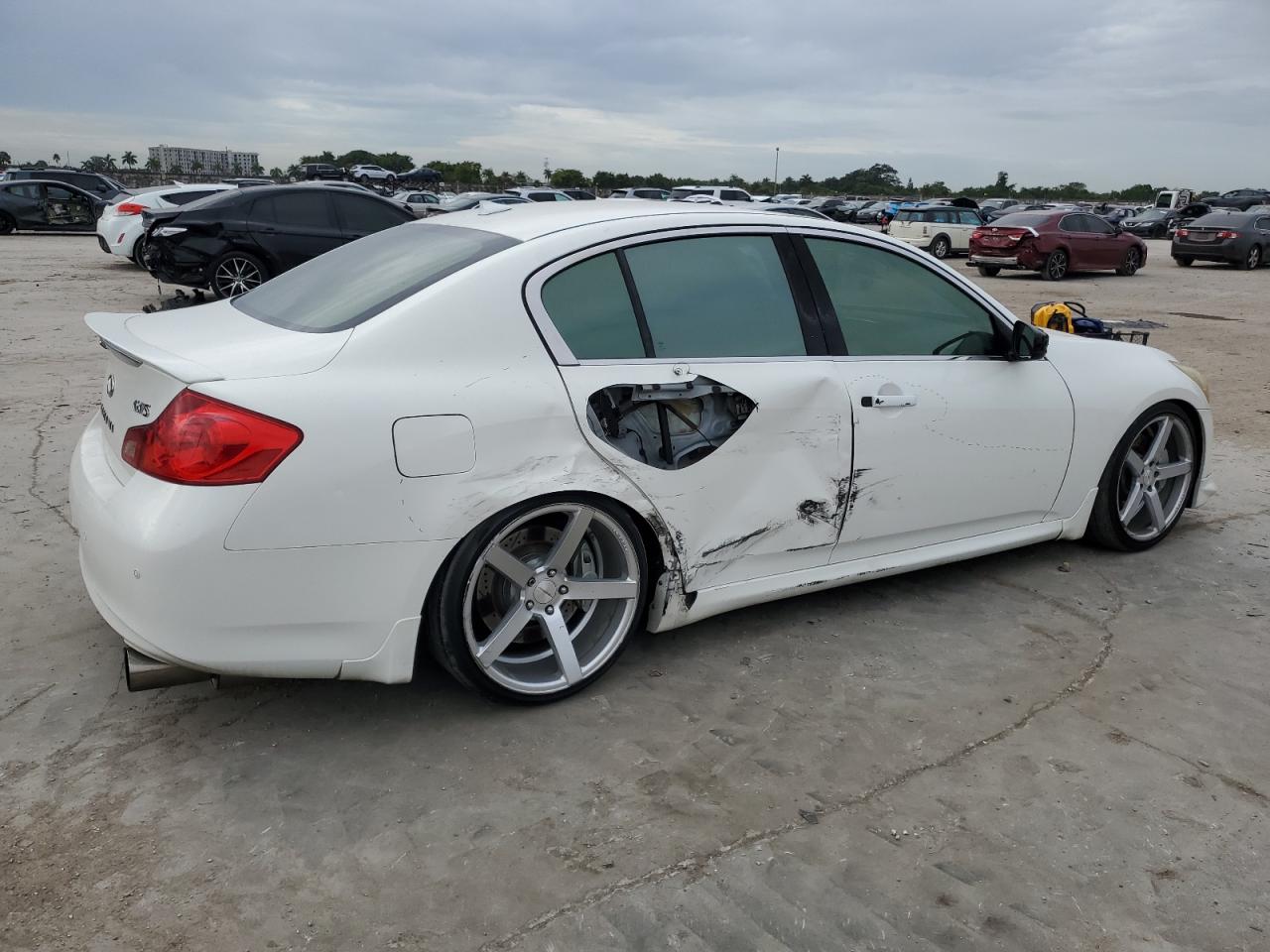 2012 Infiniti G - Image 3