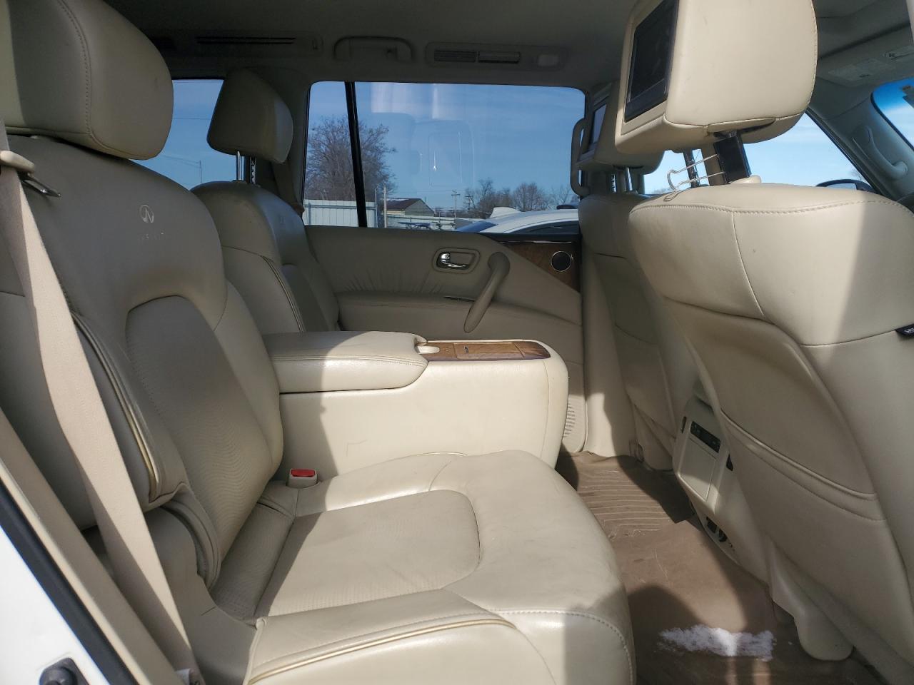 2014 Infiniti QX80 - Image 12