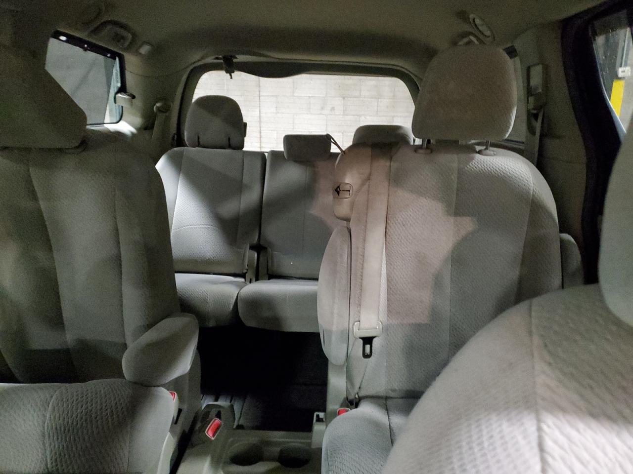 2011 Toyota Sienna - Image 10