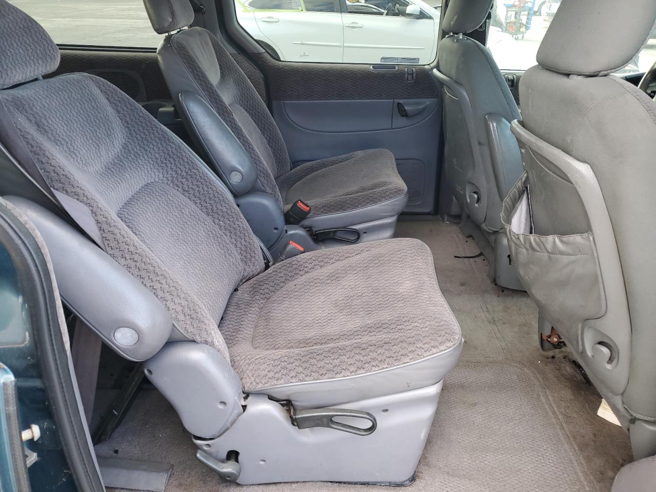 2000 Dodge Caravan - Image 11