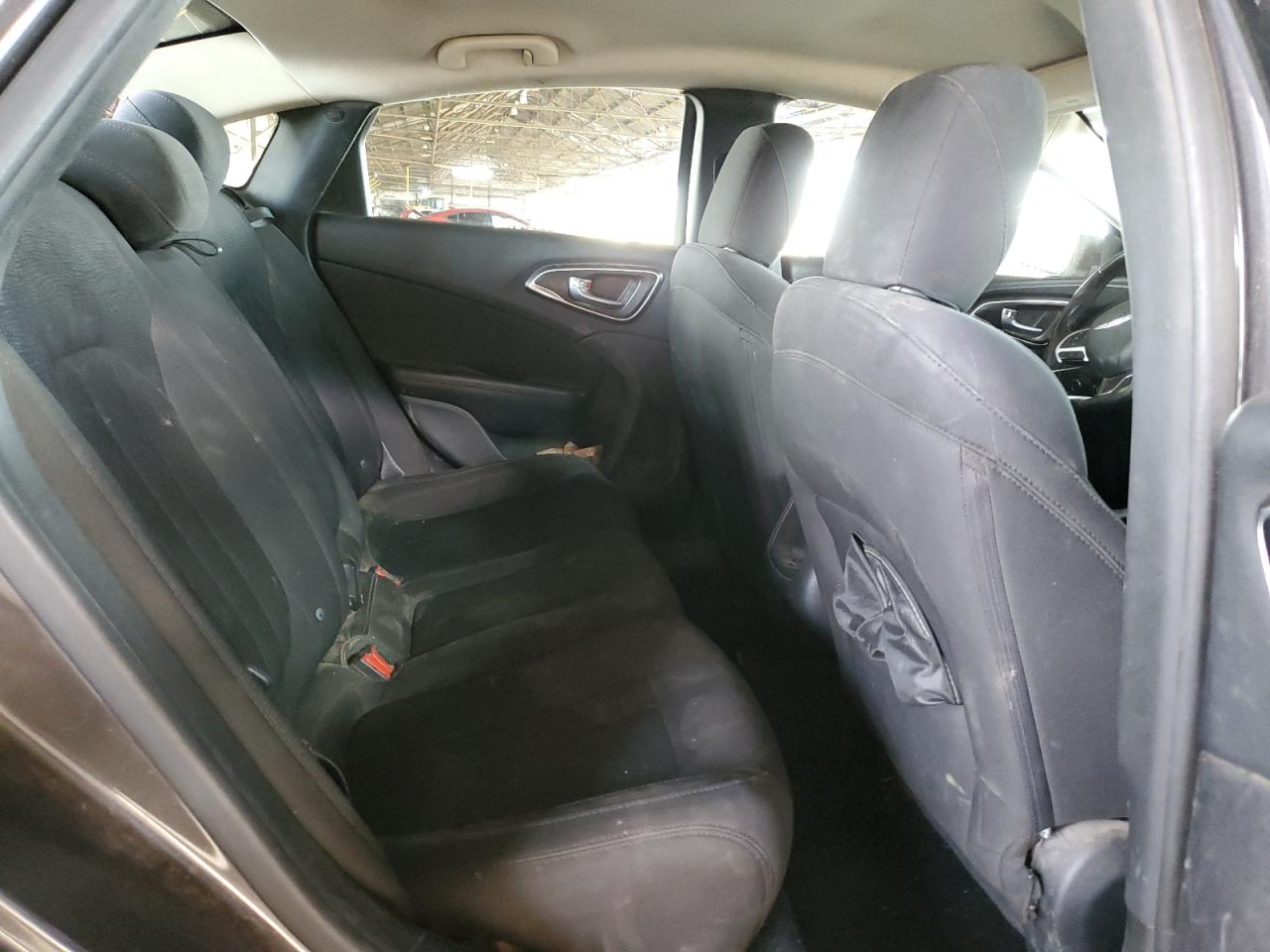 2016 Chrysler 200 - Image 10