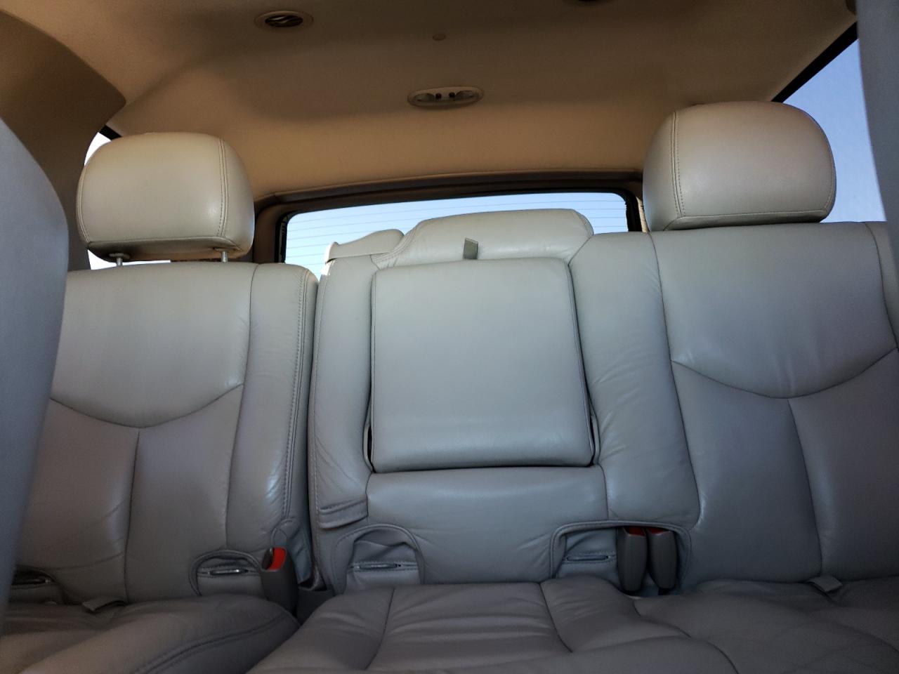 2003 Chevrolet Tahoe - Image 10