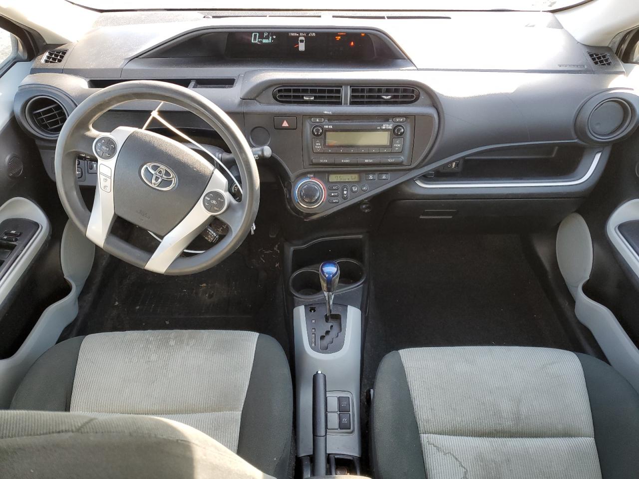 2014 Toyota Prius - Image 8