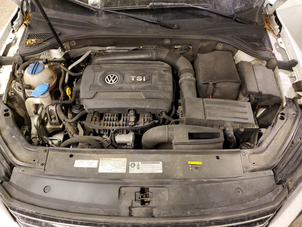 2017 Volkswagen Passat - Image 12