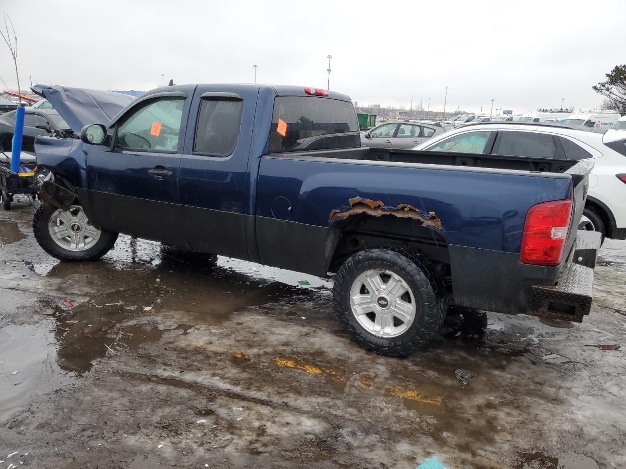 2009 Chevrolet Silverado - Image 2
