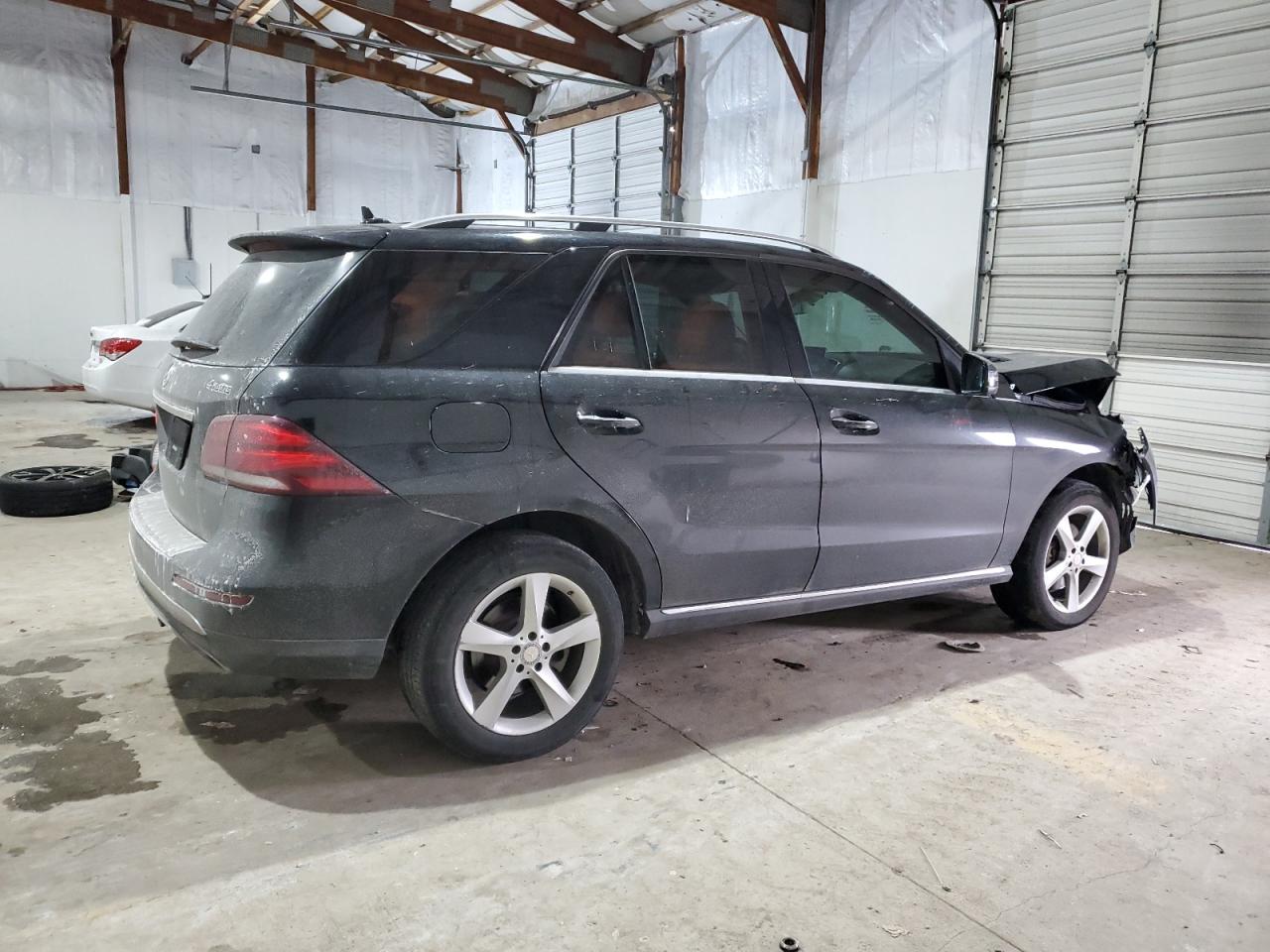 2016 Mercedes-Benz GLE - Image 3