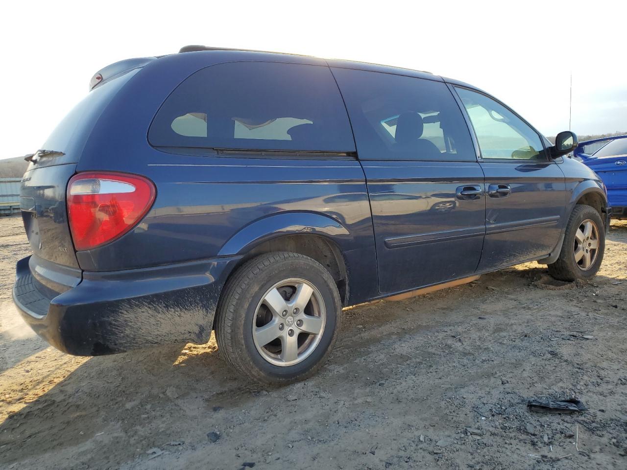 2005 Dodge Caravan - Image 3