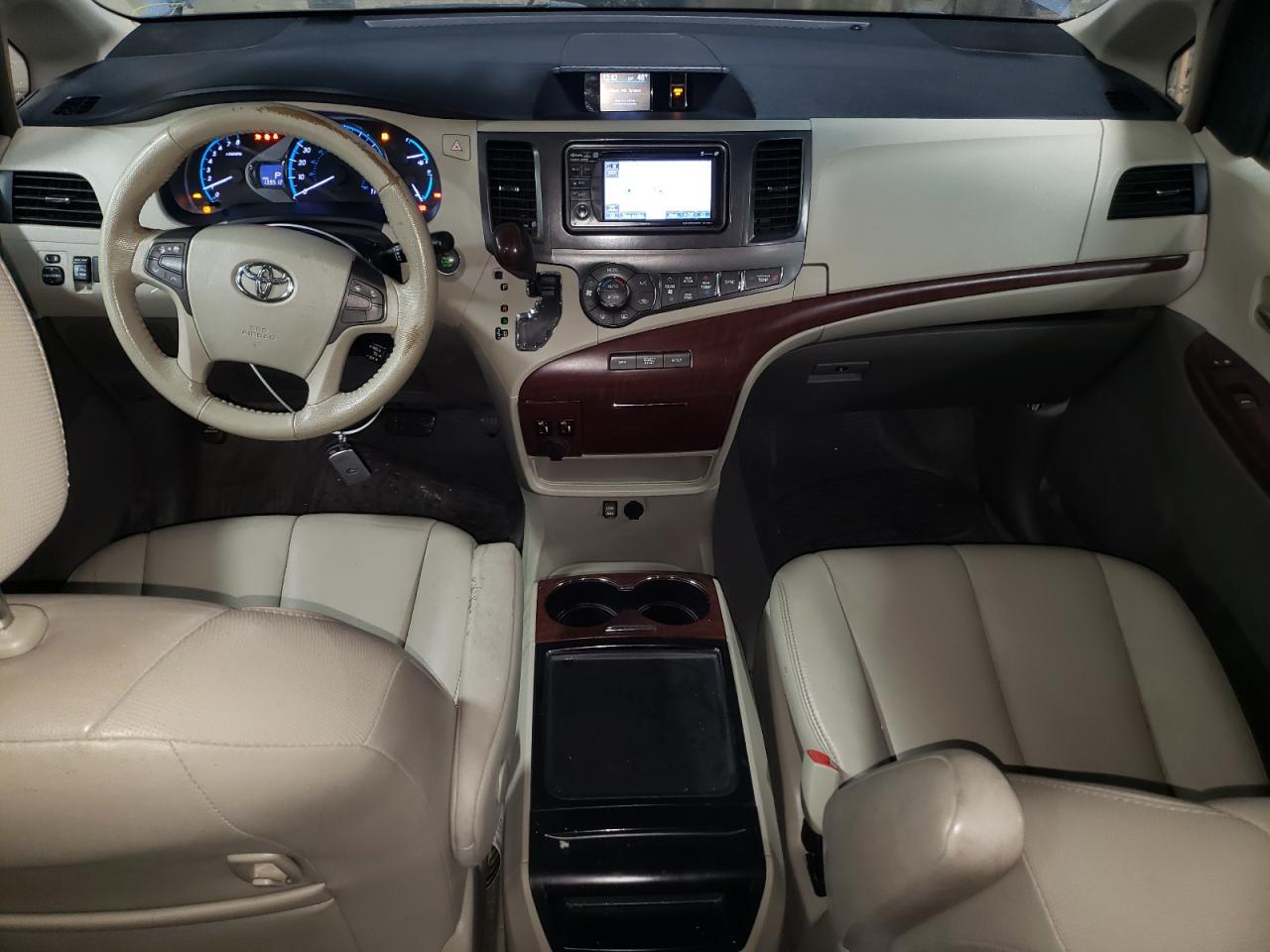 2013 Toyota Sienna - Image 8