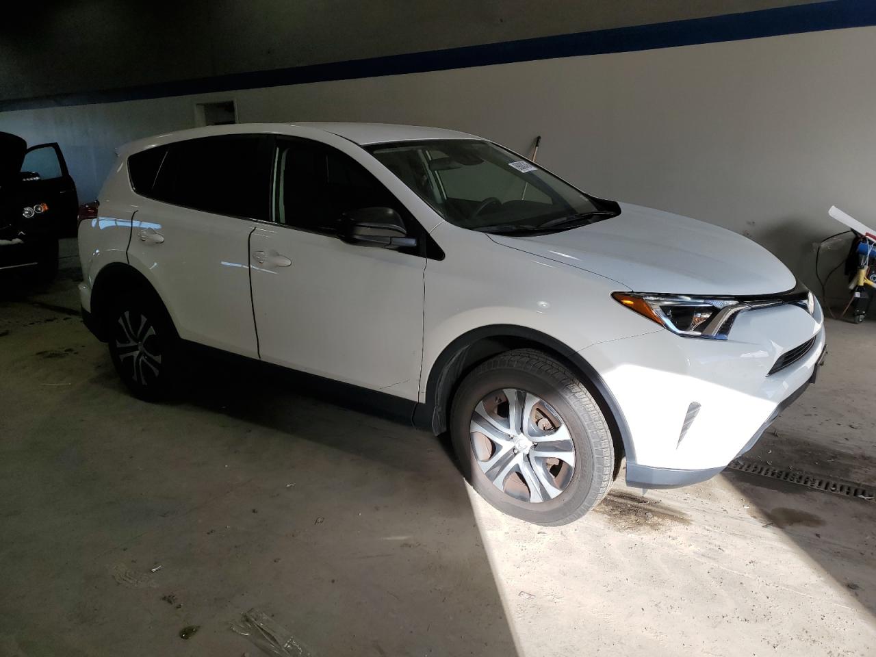 2018 Toyota RAV 4 - Image 4